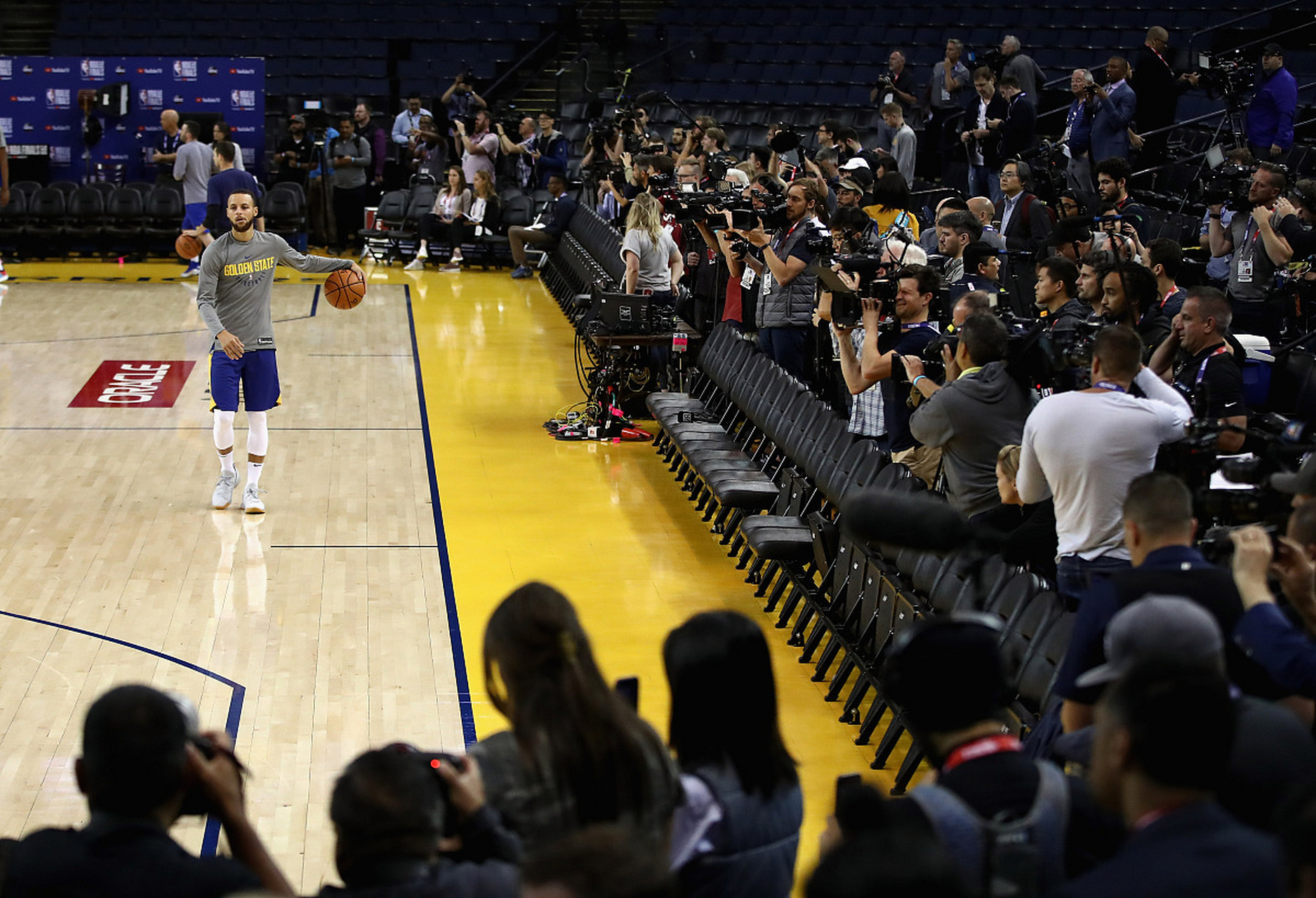 关于斯图加特发布备战花絮；今夜完成体检；CBA常规赛任务艰巨；轮换策略成焦点的信息