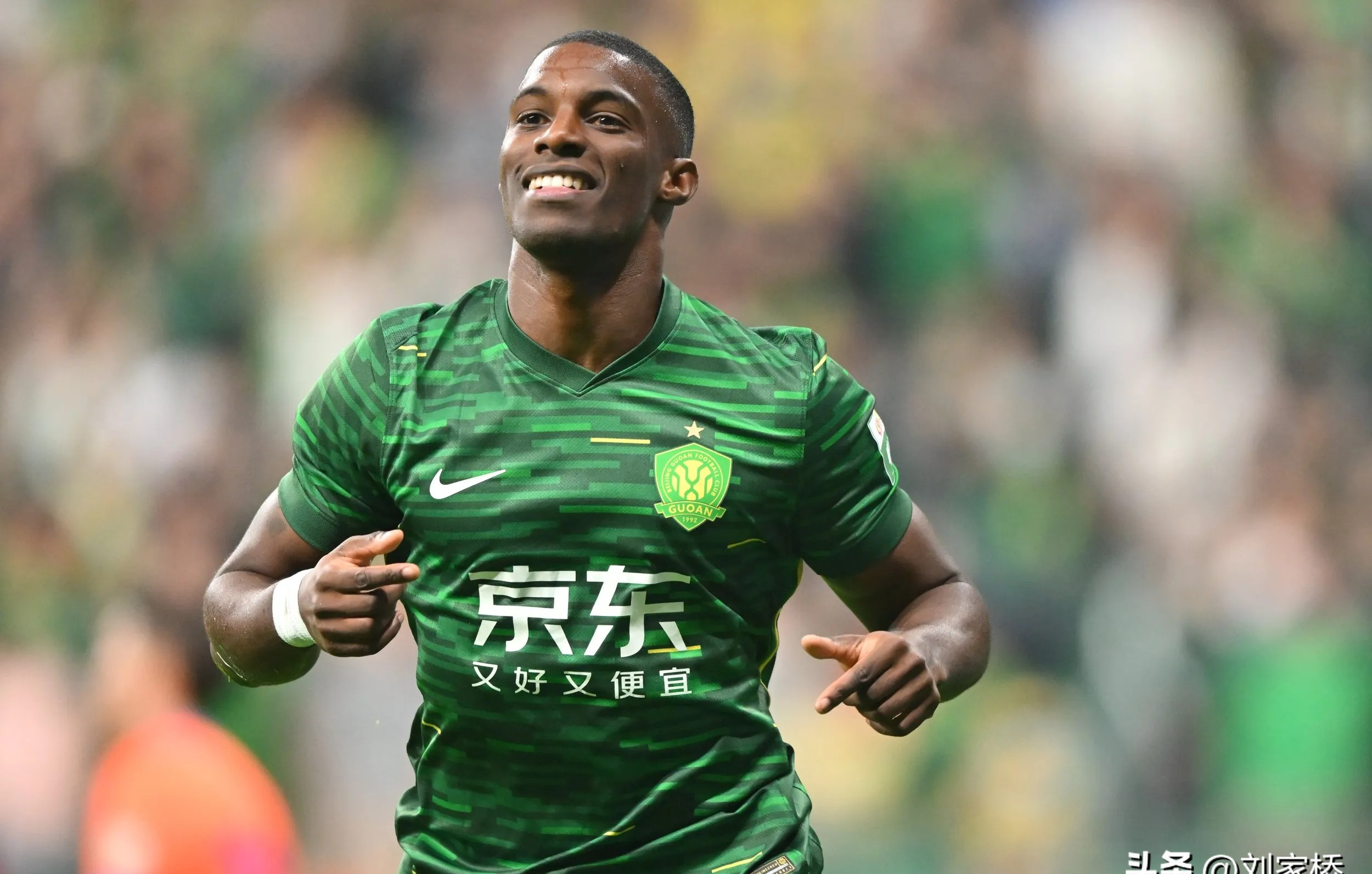 包含西甲赛前再迎强敌，武汉三镇状态回暖，主帅态度：质疑声仍在，赛季目标并未改变的词条