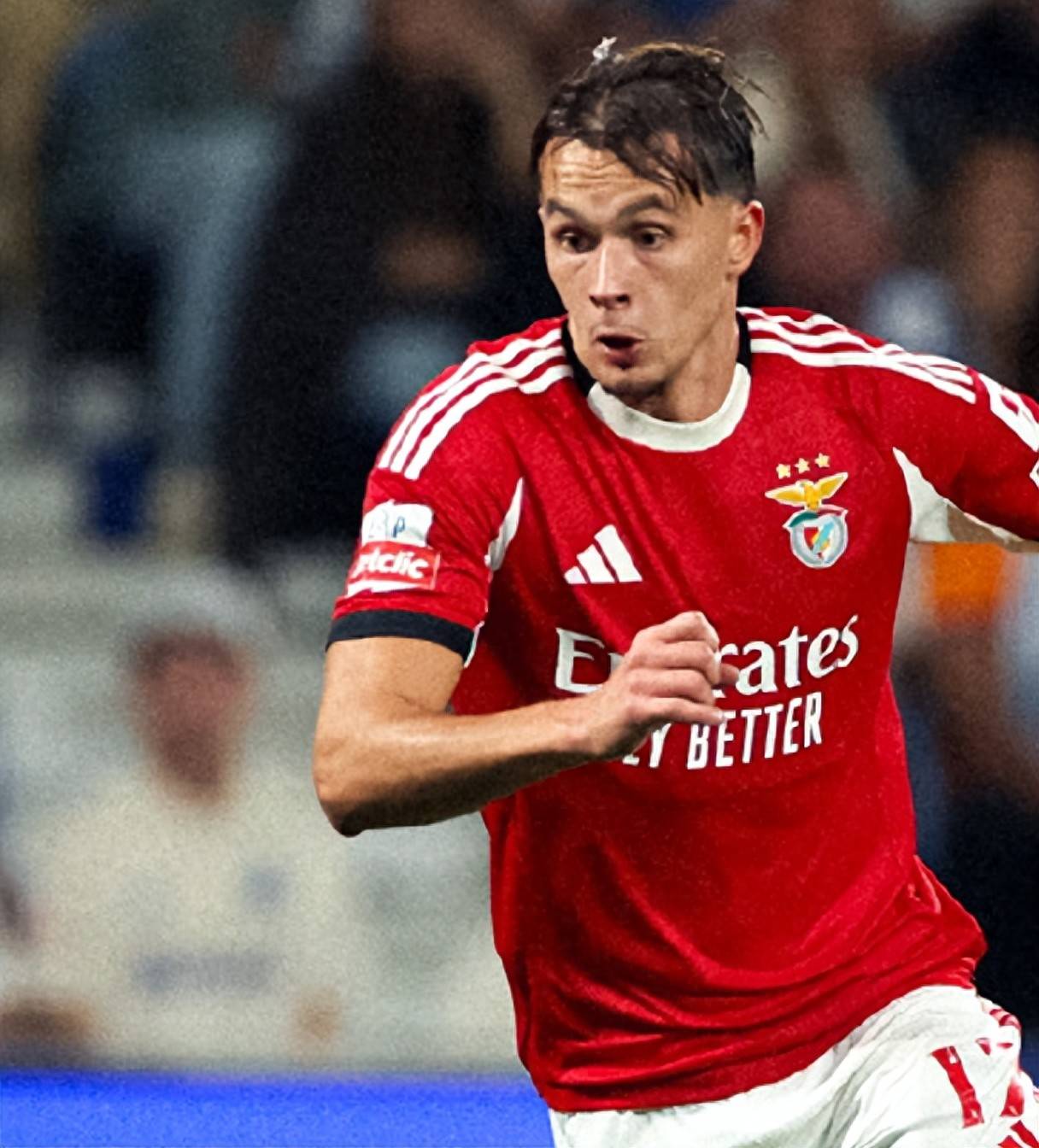 今夜本菲卡调整名单以备CBA常规赛，外线爆发环节打磨，压力陡增，轮换策略成焦点 