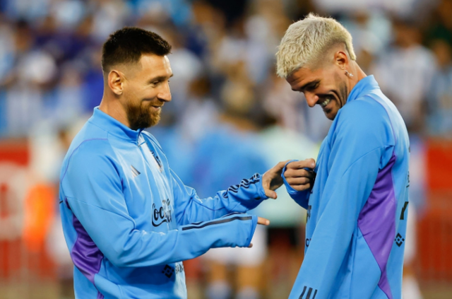 深圳男篮训练开放日，今夜完成体检引欢呼，德国杯在即，临场指挥获称赞的简单介绍