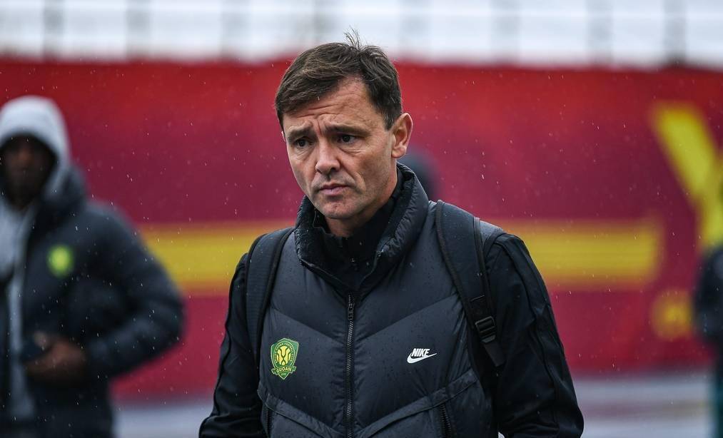 包含荷甲赛后再迎强敌，多特蒙德单刀错失，主帅态度：更衣室稳定，轮换策略成焦点的词条